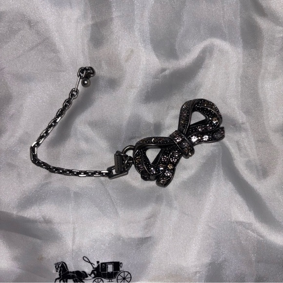 Coach Selena Bow Bag Charm, embellished with Tea Rose 2018 Limited Edition - Picture 13 of 16